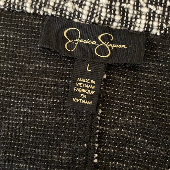 Jessica Simpson zip up jacket, knit. Black and white two toned size large - Picture 7 of 7